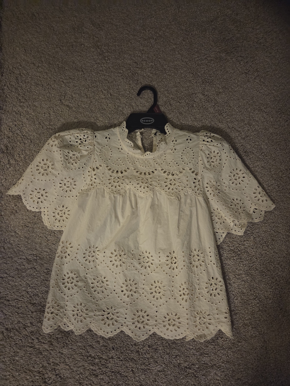 T Tahari Cream Eyelet Lace Flutter Sleeve Blouse